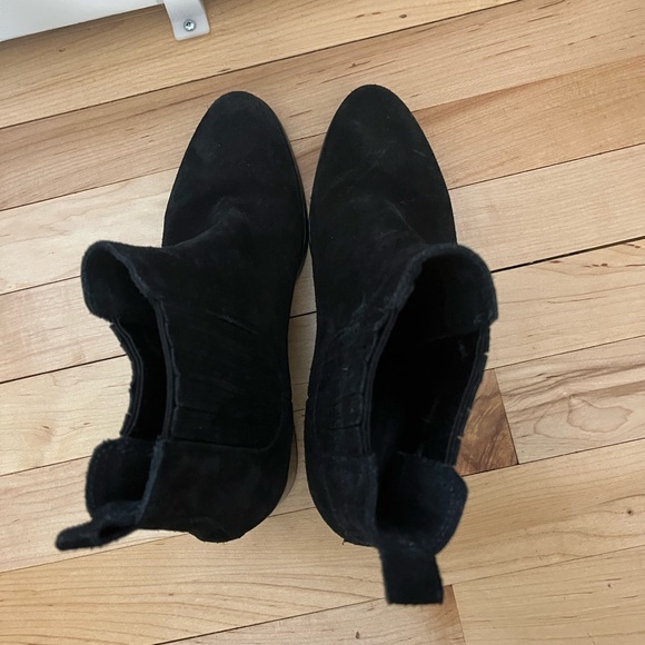 La Canadienne Prince Waterproof suede bootie - Picture 6 of 10